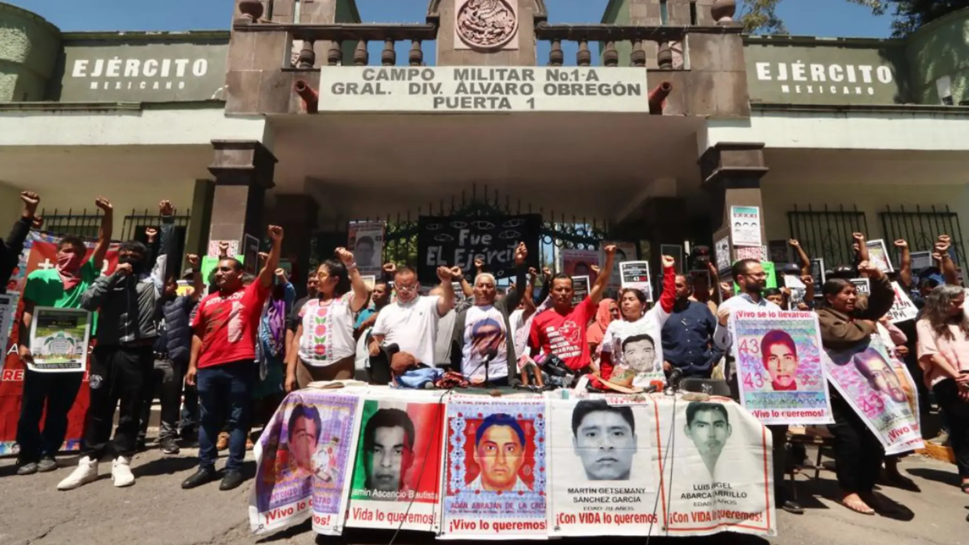 Ayotzinapa Campo Militar 1 